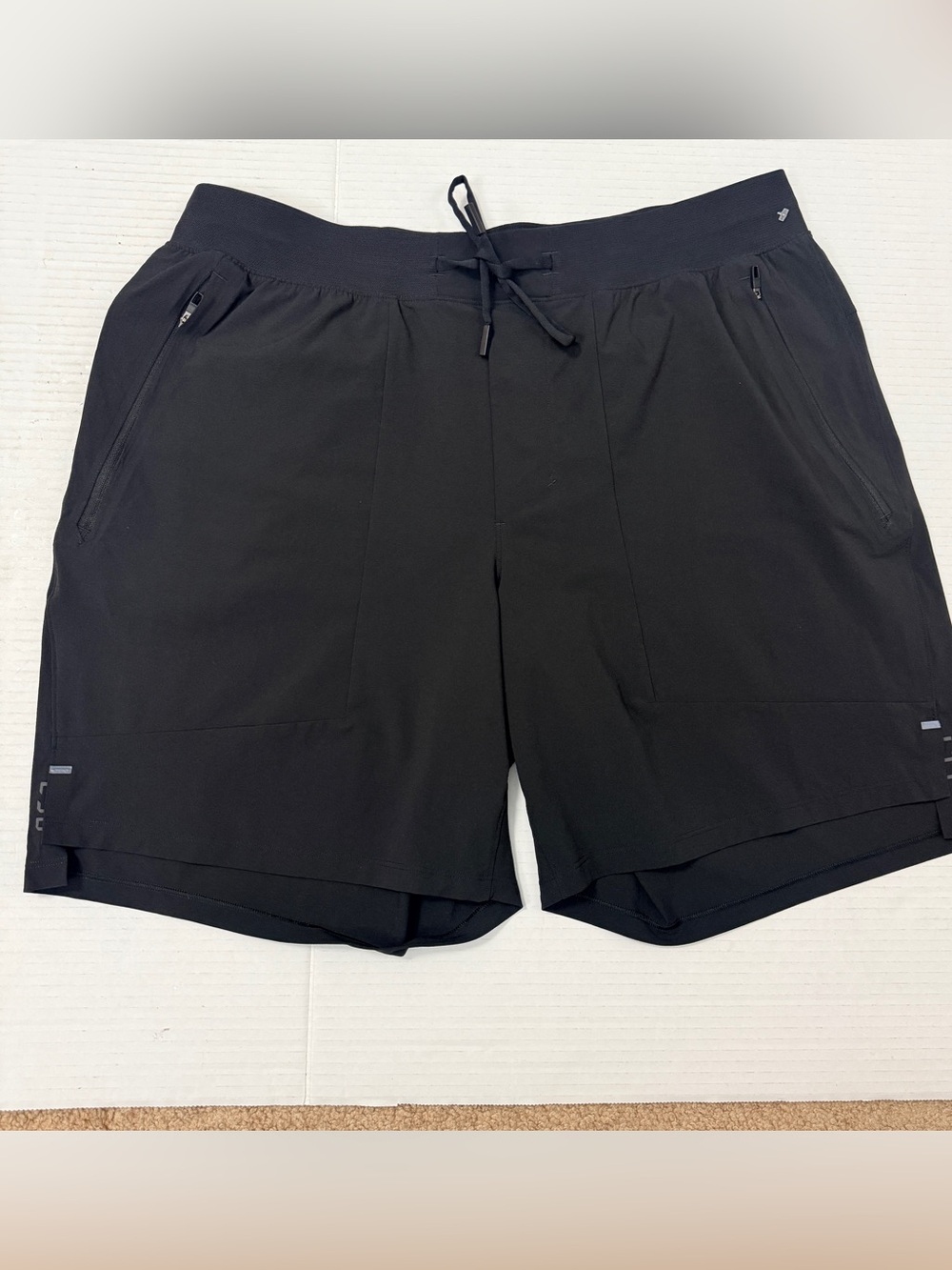 Lululemon Men''s License to Train Black Linerless 7'' Shorts Sz XL Gym Fitness
